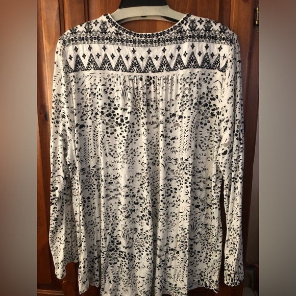 Bundle of Two (2) Lucky Brand Plus Size Tops, 3X - Picture 6 of 14